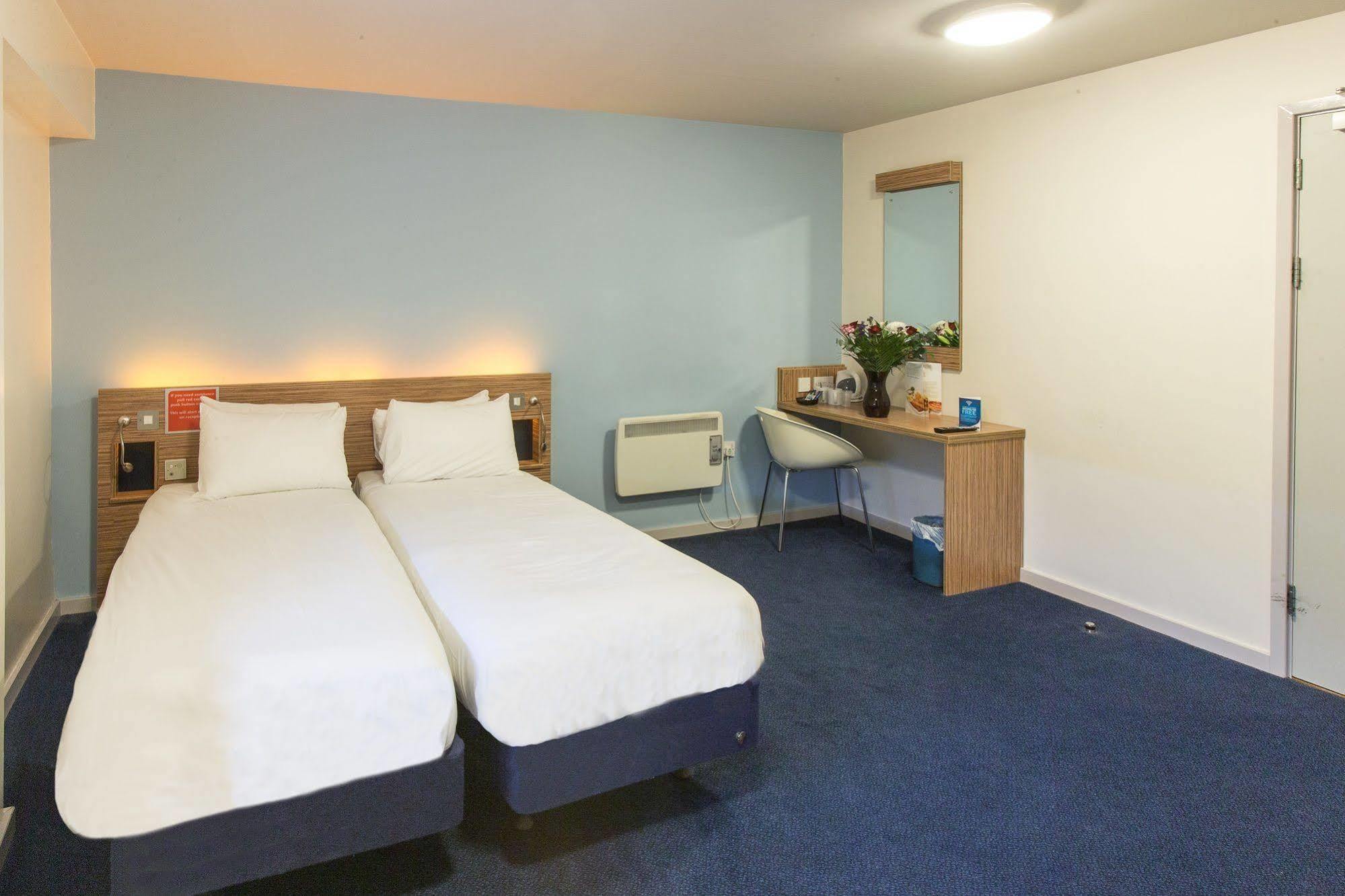 Redwings Lodge Wolverhampton Central Exteriör bild